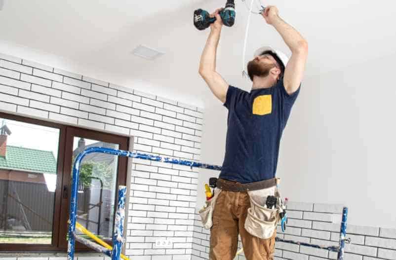 Que faut-il avant de brancher un détecteur de mouvement sur une lampe extérieure ? IM2E Habitat