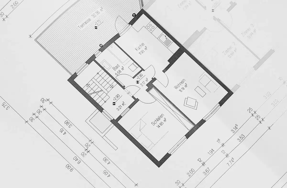 Plan de rénovation avec estimations de coûts et priorités annotées