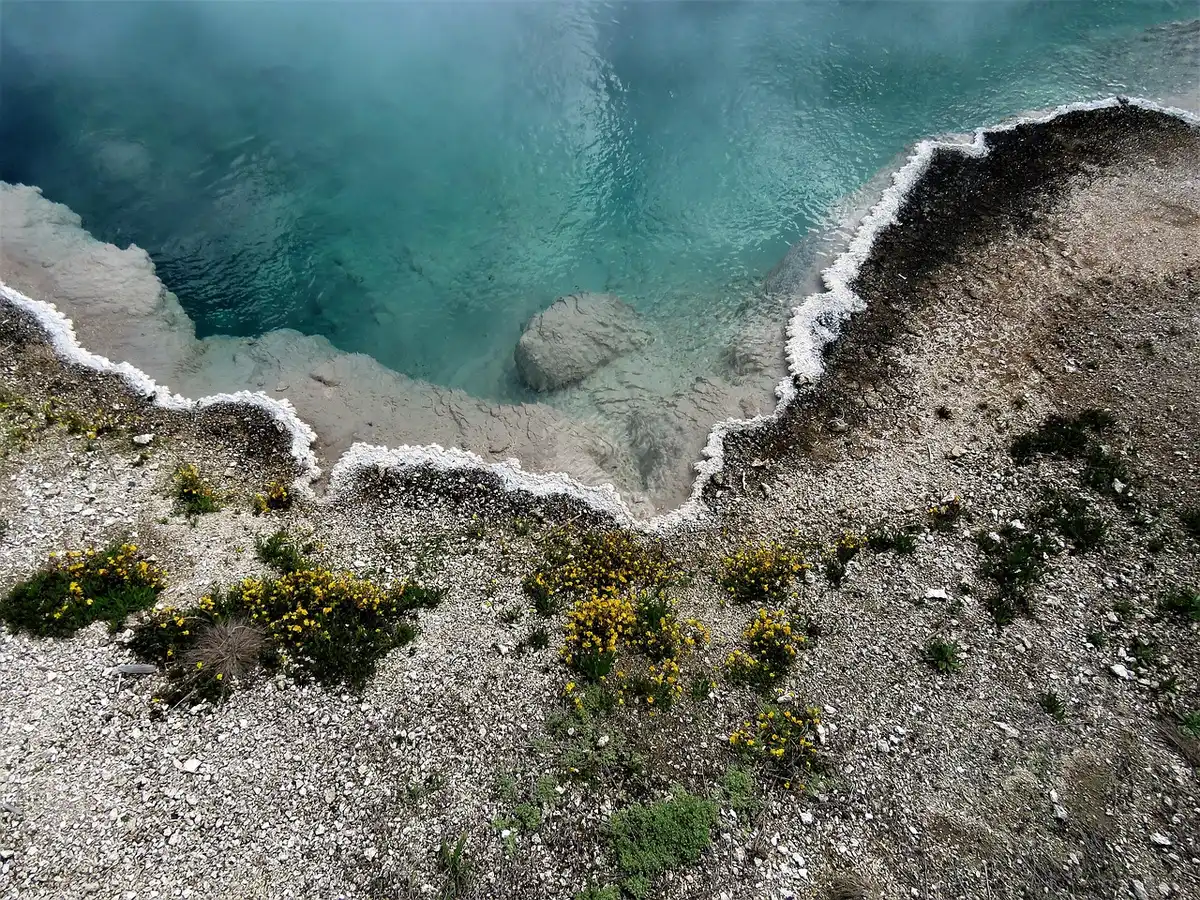 Échantillons d'isolants alignés montrant textures et densités
