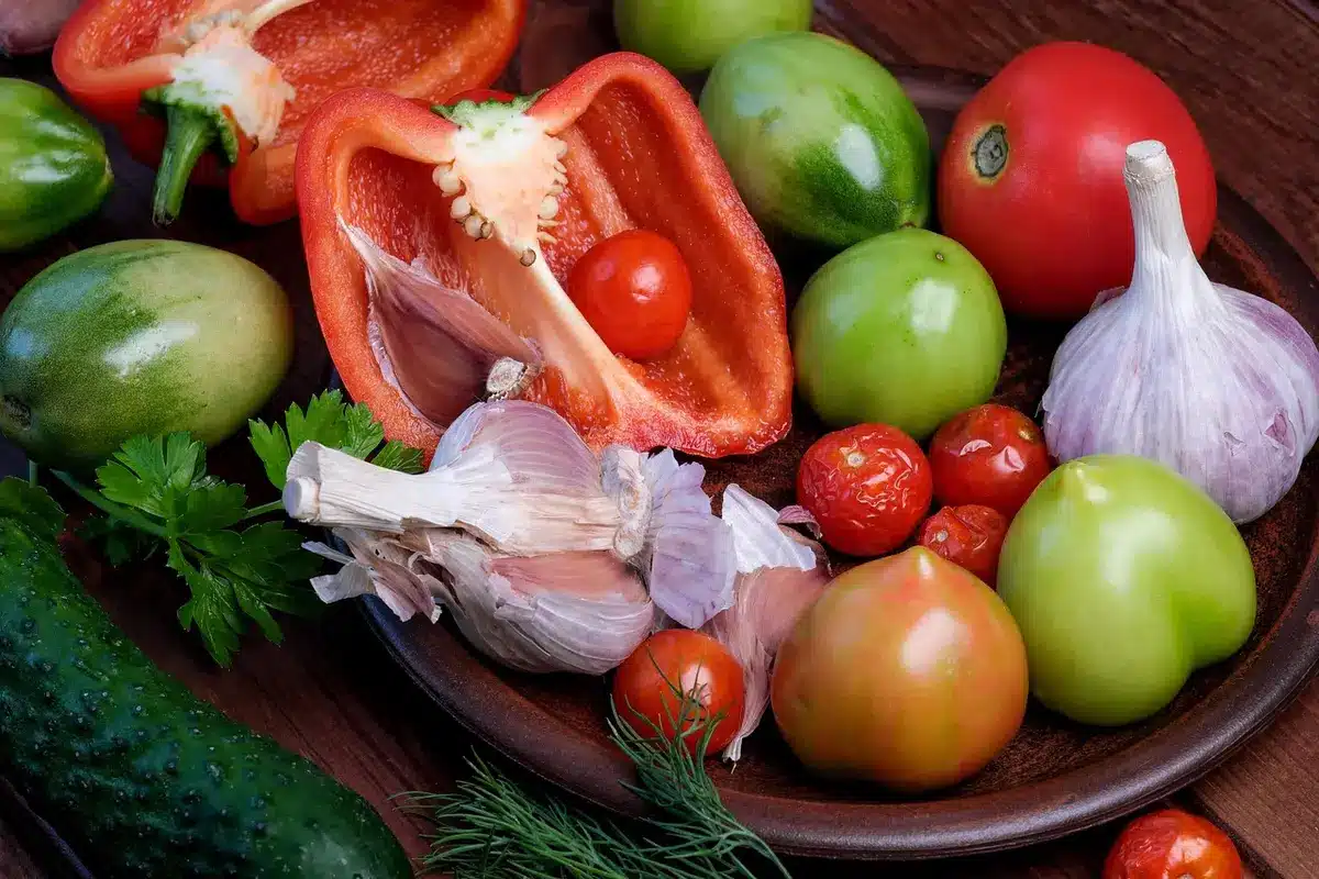 Tomate présentant une nécrose apicale ou cul noir au bout du fruit
