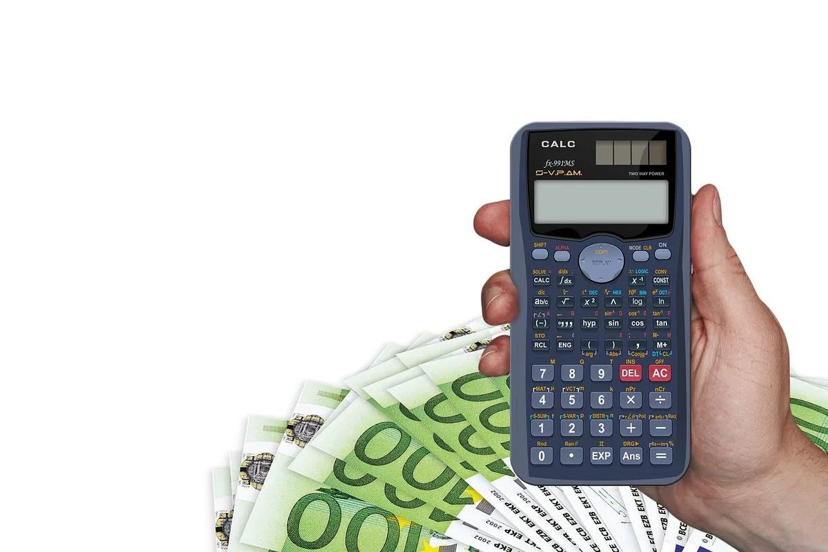 Calculatrice et feuille de calcul montrant le taux d'endettement