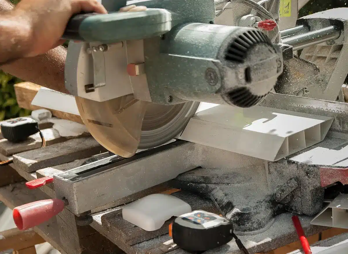 Lame circulaire avec dents en carbure coupant matériaux mélangés