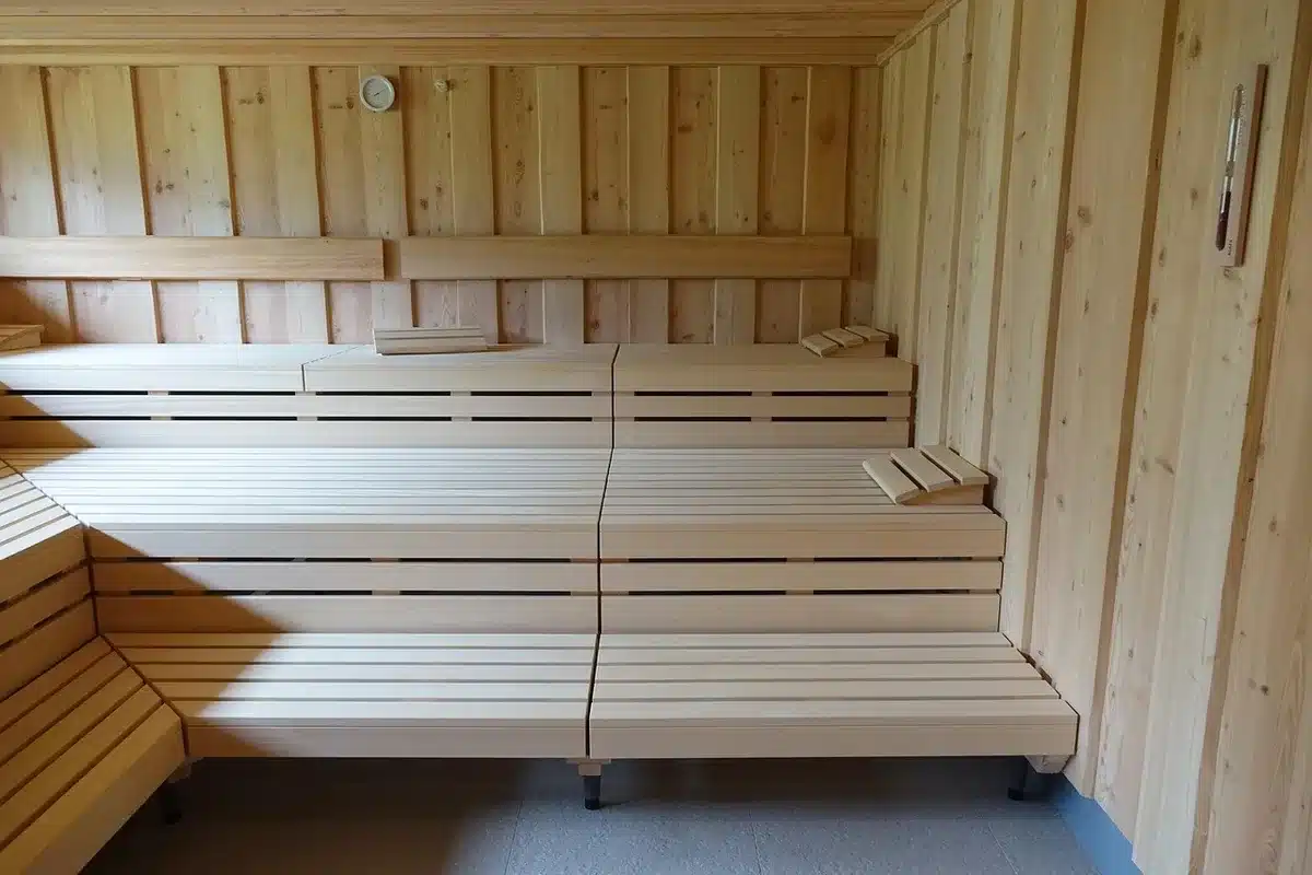 Mesure de température près d'une prise électrique à l'intérieur
